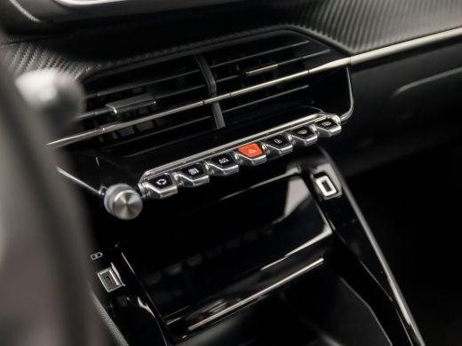 Peugeot 2008 1.2 PureTech Allure Sport Automaat (APPLE CARPLAY, GROOT NAVI, LEDER, ZWART HEMEL, 360 CAMERA, SP... ActivLease financial lease