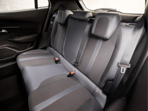 Peugeot 2008 1.2 PureTech Allure Sport (VIRTUAL COCKPIT, APPLE CARPLAY, GROOT NAVI, LEDER, 360 CAMERA, SPORTST... ActivLease financial lease