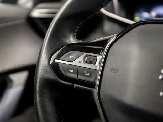 Peugeot 2008 1.2 PureTech Allure Sport (VIRTUAL COCKPIT, APPLE CARPLAY, GROOT NAVI, LEDER, 360 CAMERA, SPORTST... ActivLease financial lease