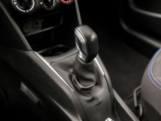 Peugeot 208 1.2 PureTech Sport (APPLE CARPLAY, NAVIGATIE, GETINT GLAS, SPORTSTOELEN, CRUISE, PARKEERSENSOREN,... ActivLease financial lease