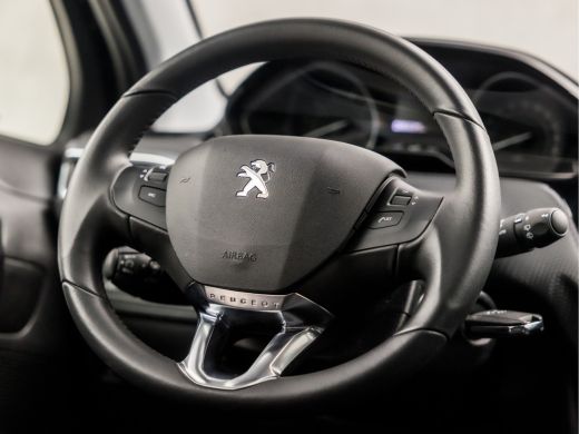 Peugeot 208 1.2 PureTech Sport (APPLE CARPLAY, NAVIGATIE, GETINT GLAS, SPORTSTOELEN, CRUISE, PARKEERSENSOREN,... ActivLease financial lease