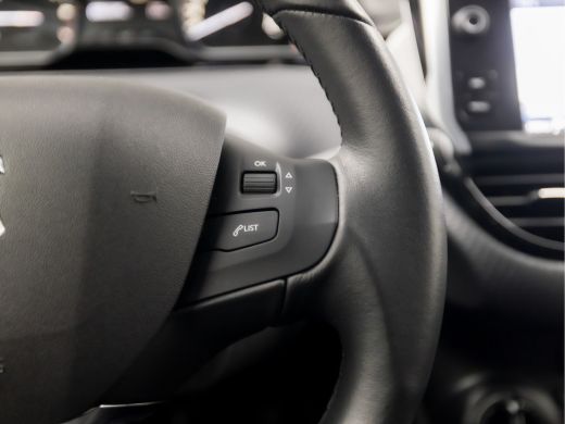 Peugeot 208 1.2 PureTech Sport (APPLE CARPLAY, NAVIGATIE, GETINT GLAS, SPORTSTOELEN, CRUISE, PARKEERSENSOREN,... ActivLease financial lease