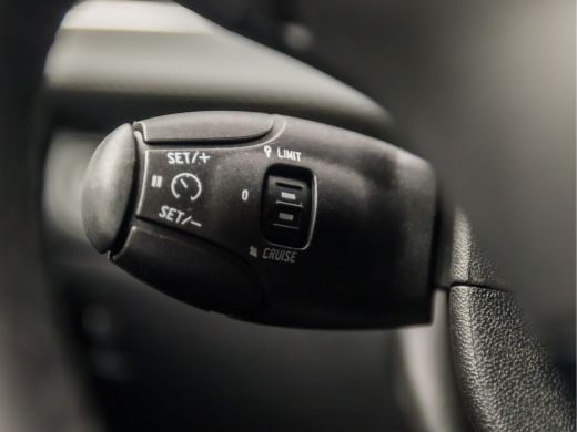 Peugeot 208 1.2 PureTech Sport (APPLE CARPLAY, NAVIGATIE, GETINT GLAS, SPORTSTOELEN, CRUISE, PARKEERSENSOREN,... ActivLease financial lease