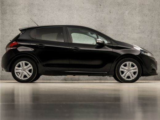 Peugeot 208 1.2 PureTech Sport (APPLE CARPLAY, NAVIGATIE, GETINT GLAS, SPORTSTOELEN, CRUISE, PARKEERSENSOREN,... ActivLease financial lease