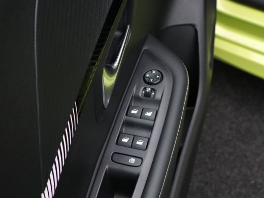 Peugeot 208 Hybrid 100 e-DCS6 Allure | Apple Carplay/Android Auto|telefoonintegratie premium | Armsteun voor ... ActivLease financial lease