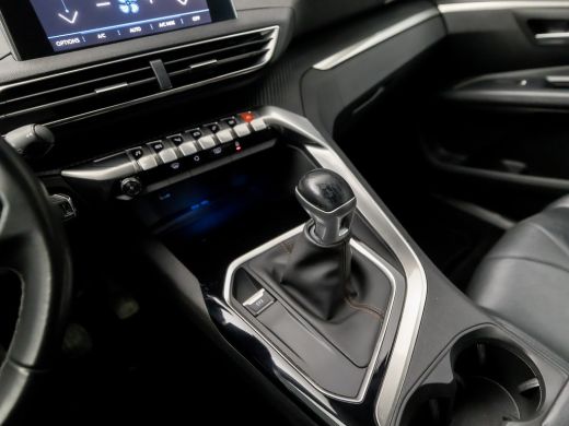 Peugeot 5008 1.2 PureTech Sport 7 Persoons (APPLE CARPLAY, GROOT NAVI, LANE ASSIST, GETINT GLAS, LEDEREN SPORT... ActivLease financial lease