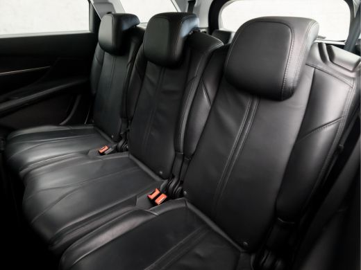 Peugeot 5008 1.2 PureTech Sport 7 Persoons (APPLE CARPLAY, GROOT NAVI, LANE ASSIST, GETINT GLAS, LEDEREN SPORT... ActivLease financial lease