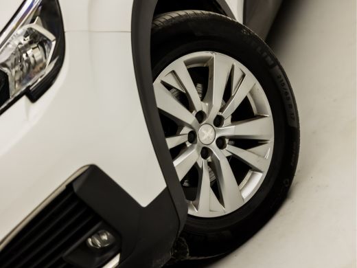 Peugeot 5008 1.2 PureTech Sport 7 Persoons (APPLE CARPLAY, GROOT NAVI, LANE ASSIST, GETINT GLAS, LEDEREN SPORT... ActivLease financial lease