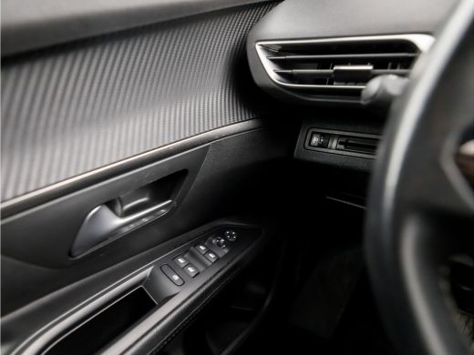 Peugeot 5008 1.2 PureTech Sport 7 Persoons (APPLE CARPLAY, GROOT NAVI, LANE ASSIST, GETINT GLAS, LEDEREN SPORT... ActivLease financial lease