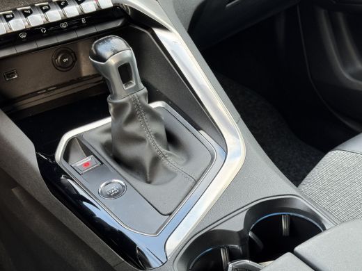 Peugeot 5008 1.2 Turbo Premium 7persoons/Navigatie/Clima/Trekhaak/Keyless entry/DB riem vervangen ActivLease financial lease