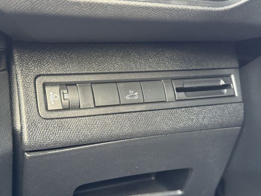 Peugeot 5008 1.2 Turbo Premium 7persoons/Navigatie/Clima/Trekhaak/Keyless entry/DB riem vervangen ActivLease financial lease