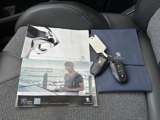 Peugeot 5008 1.2 Turbo Premium 7persoons/Navigatie/Clima/Trekhaak/Keyless entry/DB riem vervangen ActivLease financial lease