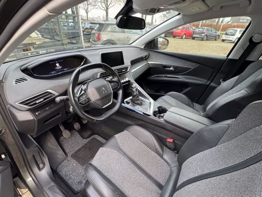 Peugeot 5008 1.2 Turbo Premium 7persoons/Navigatie/Clima/Trekhaak/Keyless entry/DB riem vervangen ActivLease financial lease