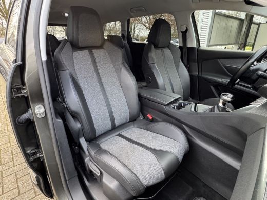 Peugeot 5008 1.2 Turbo Premium 7persoons/Navigatie/Clima/Trekhaak/Keyless entry/DB riem vervangen ActivLease financial lease