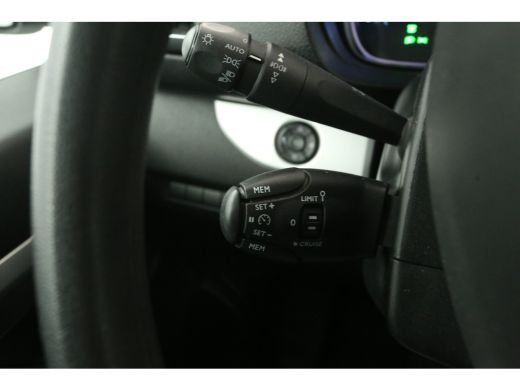 Peugeot e-Expert 75 kWh L3H1 Innovation | SOH 93% | Snelladen | 360&deg; | Clima | 3-Zits | HuD | Trekh. | Cruise | St... ActivLease financial lease