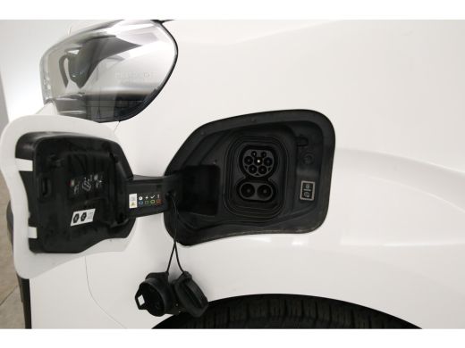 Peugeot e-Expert 75 kWh L3H1 Innovation | SOH 93% | Snelladen | 360&deg; | Clima | 3-Zits | HuD | Trekh. | Cruise | St... ActivLease financial lease