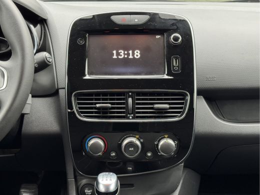 Renault Clio Estate 0.9 TCe Limited Navigatie/Trekhaak/Dab/Cruise/PDC/Getint glas  APK t/m 18-10-2027 ActivLease financial lease