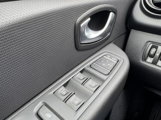 Renault Clio Estate 0.9 TCe Limited Navigatie/Trekhaak/Dab/Cruise/PDC/Getint glas  APK t/m 18-10-2027 ActivLease financial lease