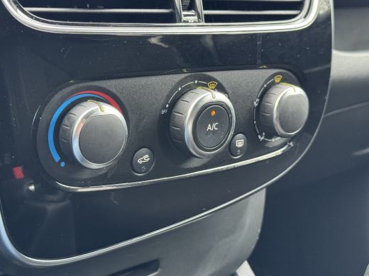 Renault Clio Estate 0.9 TCe Limited Navigatie/Trekhaak/Dab/Cruise/PDC/Getint glas  APK t/m 18-10-2027 ActivLease financial lease