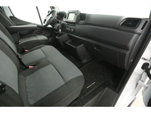 Renault Master T35 2.3 dCi L3H2 | 3500kg Trekgew. | Trekh. | Dubbellucht | Airco | Cruise | 3-Zits | Navi ActivLease financial lease