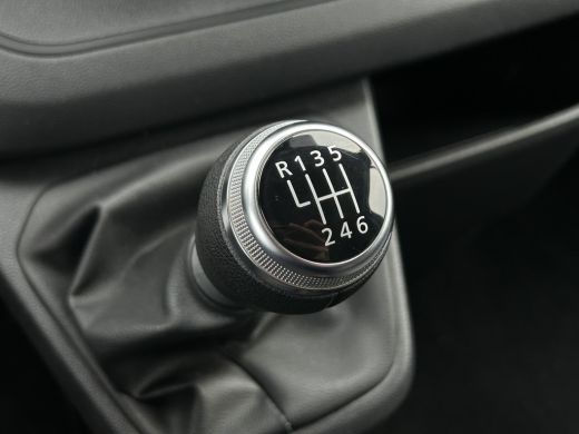 Renault Trafic 2.0 dCi / L2H1 / 1e EIG. / 21.178 KM !! / TREKHAAK / AIRCO / CRUISE / NAVI / APPLE CARPLAY / 3-ZI... ActivLease financial lease