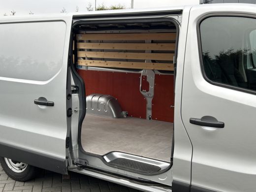 Renault Trafic 2.0 dCi / L2H1 / 1e EIG. / 54.177 KM !! / TREKHAAK / AIRCO / CRUISE / NAVI / APPLE CARPLAY / 3-ZI... ActivLease financial lease