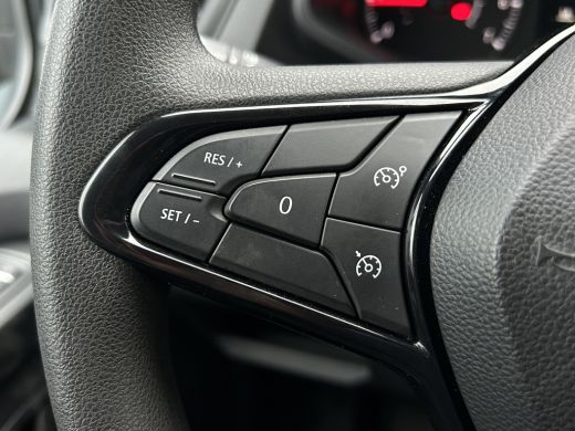 Renault Trafic 2.0 dCi / L2H1 / 24.451 KM !! / 1e EIG. / TREKHAAK / AIRCO / CRUISE / BLUETOOTH / 3-ZITS ActivLease financial lease