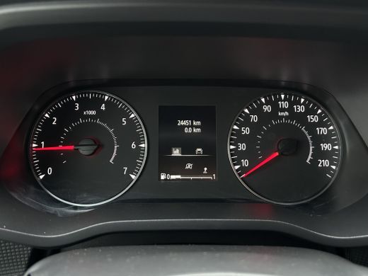 Renault Trafic 2.0 dCi / L2H1 / 24.451 KM !! / 1e EIG. / TREKHAAK / AIRCO / CRUISE / BLUETOOTH / 3-ZITS ActivLease financial lease