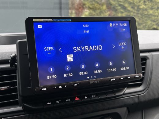 Renault Trafic 2.0 dCi / L2H1 / 24.451 KM !! / 1e EIG. / TREKHAAK / AIRCO / CRUISE / BLUETOOTH / 3-ZITS ActivLease financial lease