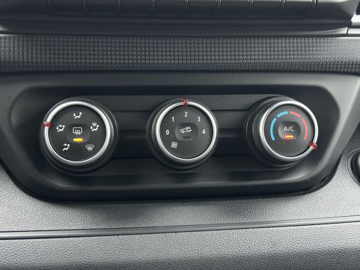 Renault Trafic 2.0 dCi / L2H1 / 24.451 KM !! / 1e EIG. / TREKHAAK / AIRCO / CRUISE / BLUETOOTH / 3-ZITS ActivLease financial lease