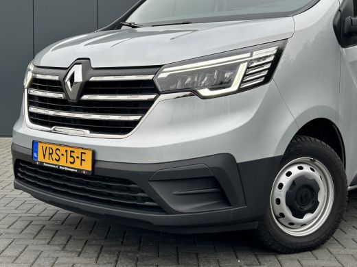 Renault Trafic 2.0 dCi / L2H1 / 24.451 KM !! / 1e EIG. / TREKHAAK / AIRCO / CRUISE / BLUETOOTH / 3-ZITS ActivLease financial lease