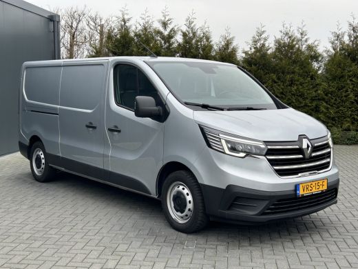 Renault Trafic 2.0 dCi / L2H1 / 24.451 KM !! / 1e EIG. / TREKHAAK / AIRCO / CRUISE / BLUETOOTH / 3-ZITS ActivLease financial lease