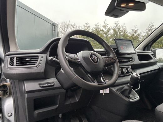 Renault Trafic 2.0 dCi / L2H1 / 24.451 KM !! / 1e EIG. / TREKHAAK / AIRCO / CRUISE / BLUETOOTH / 3-ZITS ActivLease financial lease