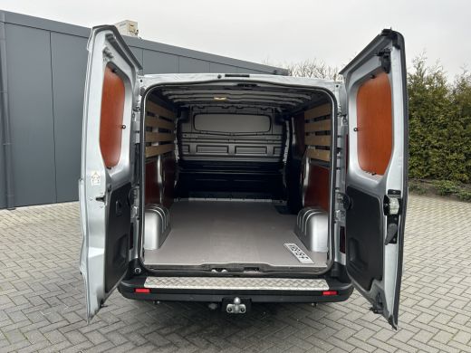 Renault Trafic 2.0 dCi / L2H1 / 24.451 KM !! / 1e EIG. / TREKHAAK / AIRCO / CRUISE / BLUETOOTH / 3-ZITS ActivLease financial lease