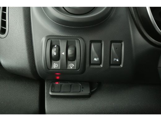 Renault Trafic 2.0 dCi T29 L2H1 | DC | Airco | Cruise | Navi | Trekh. | Imperiaal | Parkeersens. ActivLease financial lease