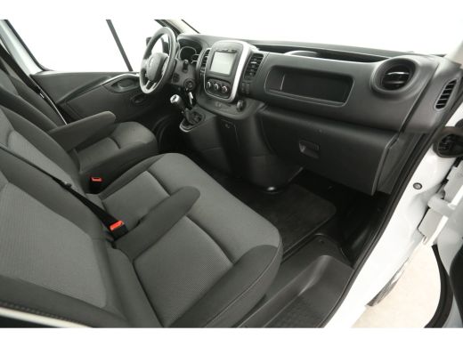 Renault Trafic 2.0 dCi T29 L2H1 | DC | Airco | Cruise | Navi | Trekh. | Imperiaal | Parkeersens. ActivLease financial lease