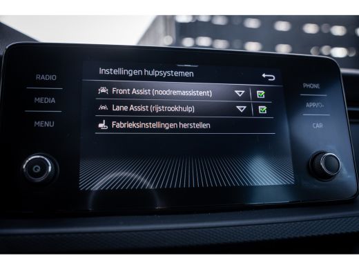 Skoda Kamiq 1.0 TSI Ambition | Airco | Lichtmetalen velgen 10-spaaks 16" | Metaalkleur ActivLease financial lease