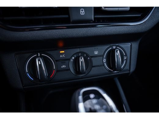 Skoda Kamiq 1.0 TSI Ambition | Airco | Lichtmetalen velgen 10-spaaks 16" | Metaalkleur ActivLease financial lease