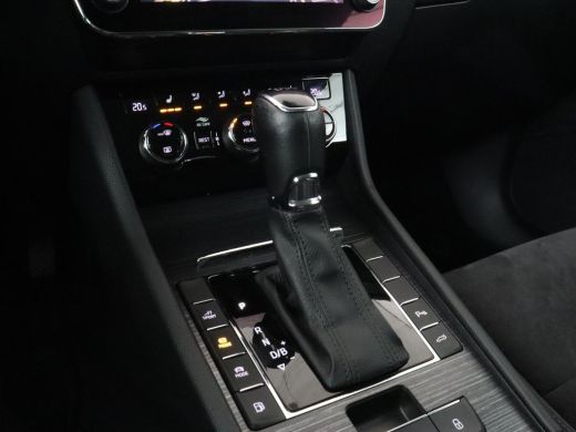 Skoda Superb 1.4 TSI iV Business Edition Plus | Trekhaak | Leder/Alcantara | Adaptive cruise | Stoelverwarming... ActivLease financial lease
