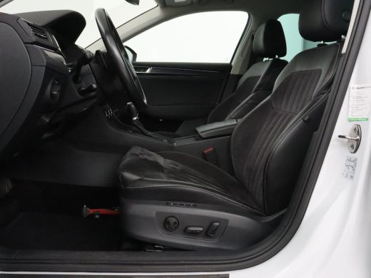 Skoda Superb 1.4 TSI iV Business Edition Plus | Trekhaak | Leder/Alcantara | Adaptive cruise | Stoelverwarming... ActivLease financial lease