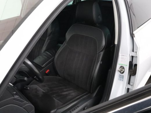 Skoda Superb 1.4 TSI iV Business Edition Plus | Trekhaak | Leder/Alcantara | Adaptive cruise | Stoelverwarming... ActivLease financial lease