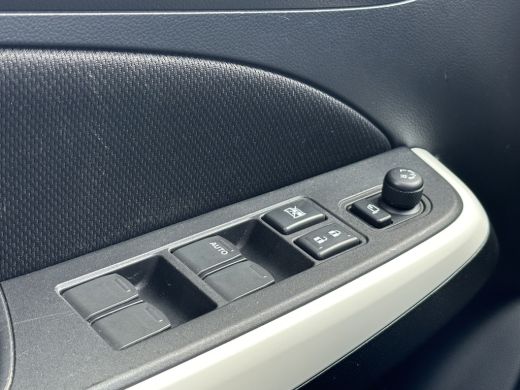 Suzuki Swift 1.0 Style Smart Hybrid Navigatie/Clima/Cruise/Camera/Keyless entry ActivLease financial lease