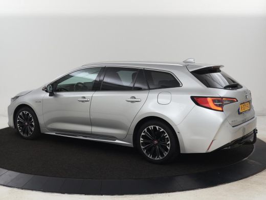Toyota Corolla 1.8 Hybrid GR-Sport | Trekhaak | Stoelverwarming | Carplay | Camera | Sportstoelen | Park Assist ... ActivLease financial lease
