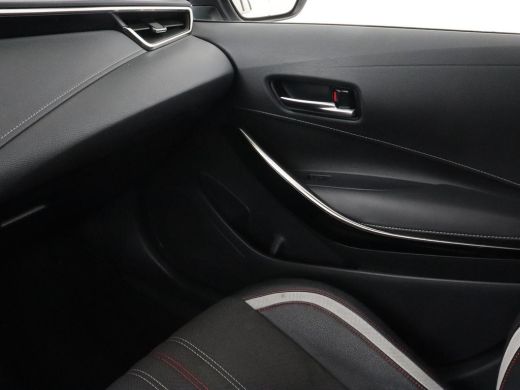 Toyota Corolla 1.8 Hybrid GR-Sport | Trekhaak | Stoelverwarming | Carplay | Camera | Sportstoelen | Park Assist ... ActivLease financial lease