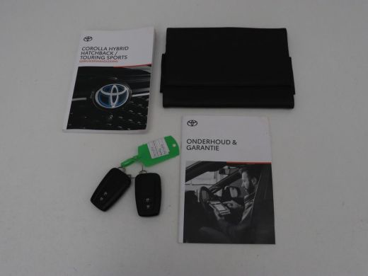 Toyota Corolla 1.8 Hybrid GR-Sport | Trekhaak | Stoelverwarming | Carplay | Camera | Sportstoelen | Park Assist ... ActivLease financial lease