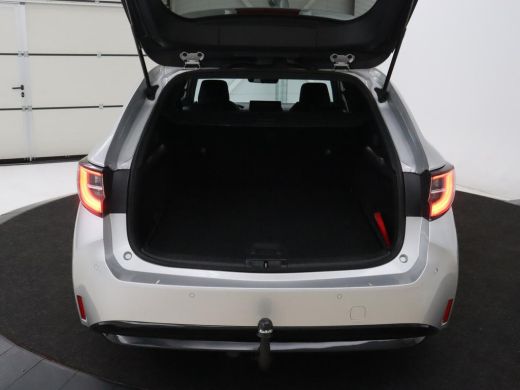 Toyota Corolla 1.8 Hybrid GR-Sport | Trekhaak | Stoelverwarming | Carplay | Camera | Sportstoelen | Park Assist ... ActivLease financial lease