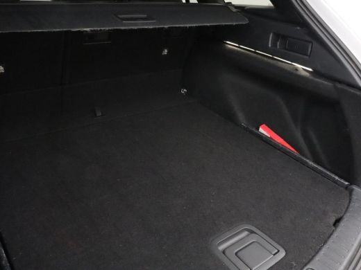 Toyota Corolla 1.8 Hybrid GR-Sport | Trekhaak | Stoelverwarming | Carplay | Camera | Sportstoelen | Park Assist ... ActivLease financial lease