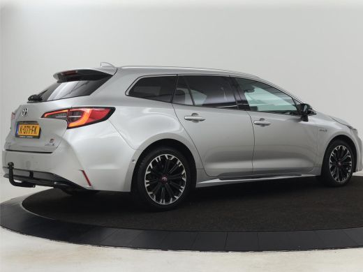 Toyota Corolla 1.8 Hybrid GR-Sport | Trekhaak | Stoelverwarming | Carplay | Camera | Sportstoelen | Park Assist ... ActivLease financial lease