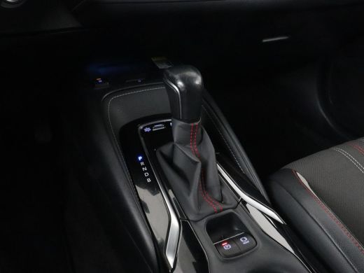 Toyota Corolla 1.8 Hybrid GR-Sport | Trekhaak | Stoelverwarming | Carplay | Camera | Sportstoelen | Park Assist ... ActivLease financial lease