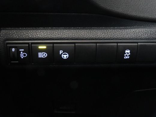 Toyota Corolla 1.8 Hybrid GR-Sport | Trekhaak | Stoelverwarming | Carplay | Camera | Sportstoelen | Park Assist ... ActivLease financial lease